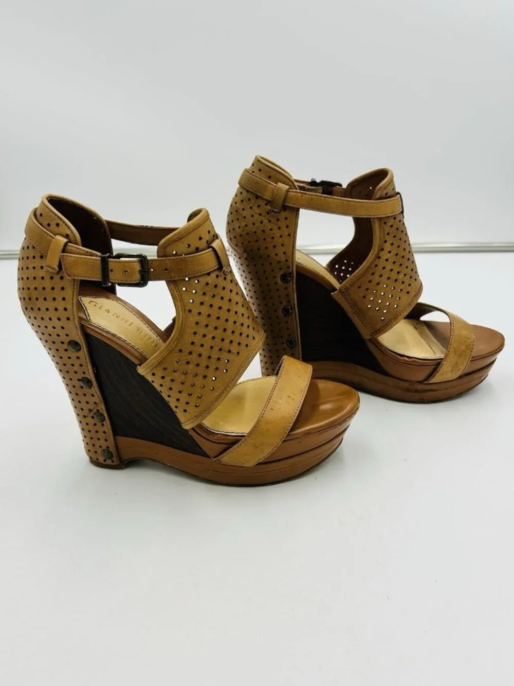Gianni Bini Camel Leather Wooden Perforated Wedge Platform Sandal Sz 6.5